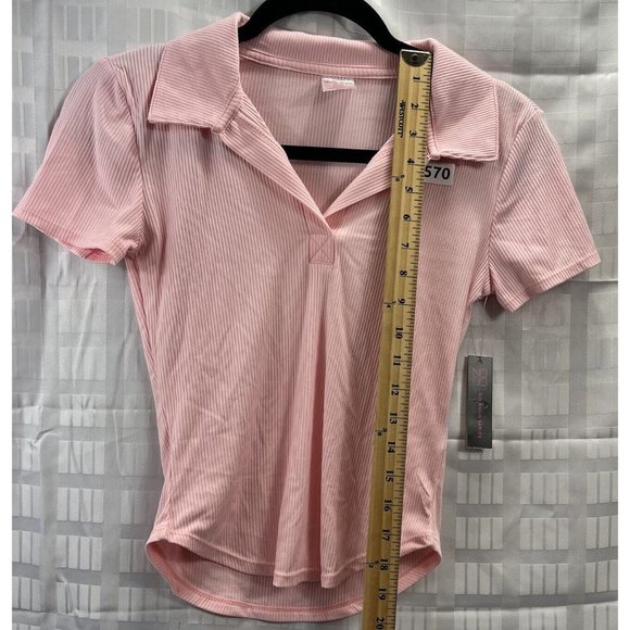 No Boundaries Junior/women’s Top Size XS(1) color Pink short sleeve - Picture 5 of 9
